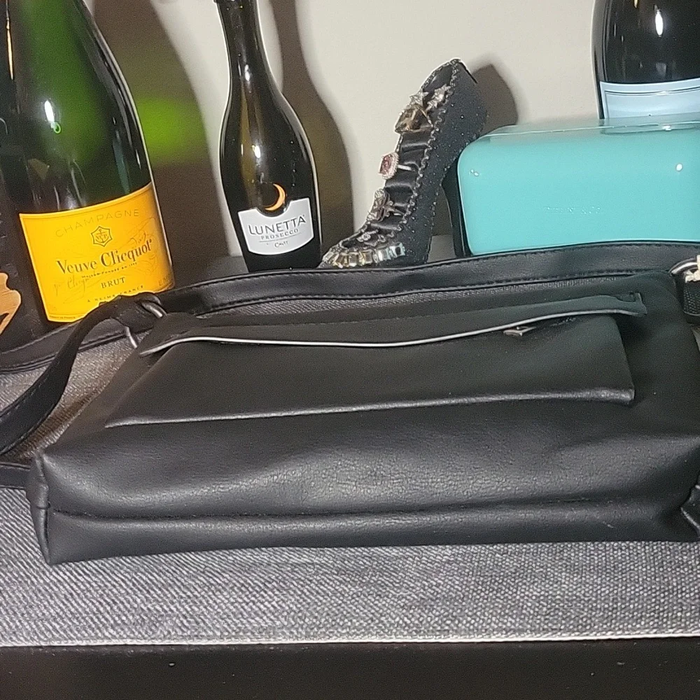 NWT Black  Crossbody - Picture 3 of 11
